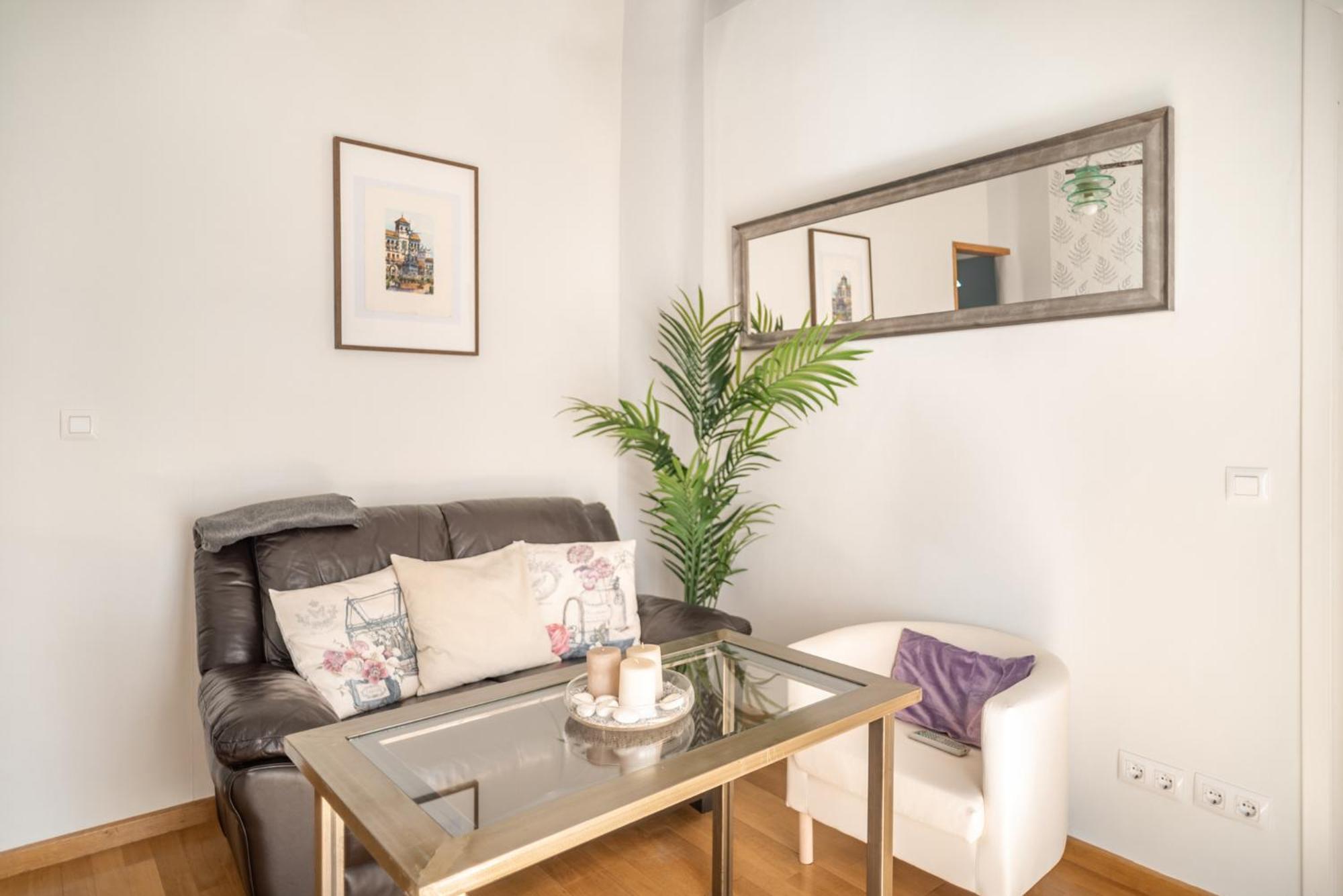 Beautiful And Bright- 1bd 1bth- Center Appartement